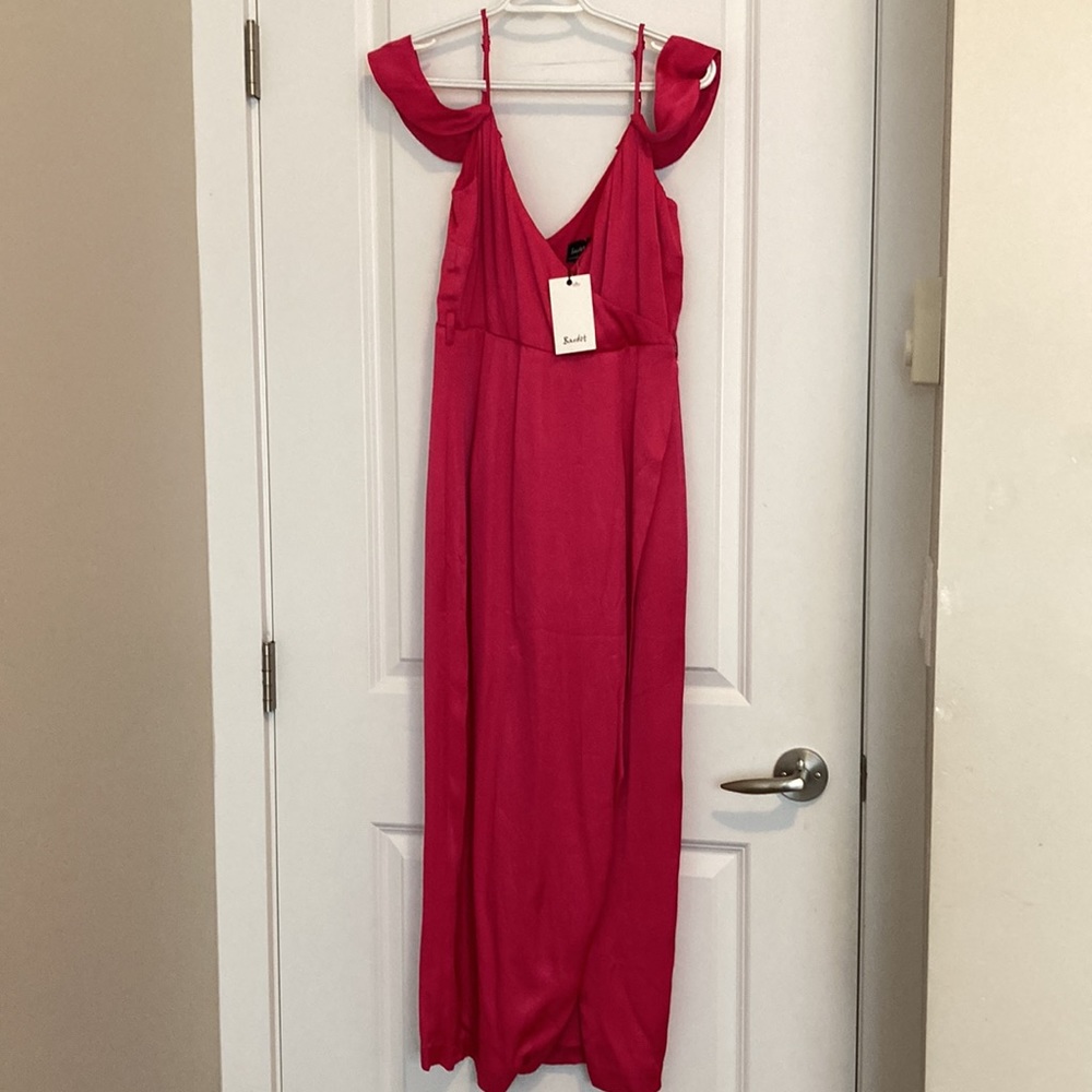 Off-Shoulder Maxi Dress - Picture 3 of 5